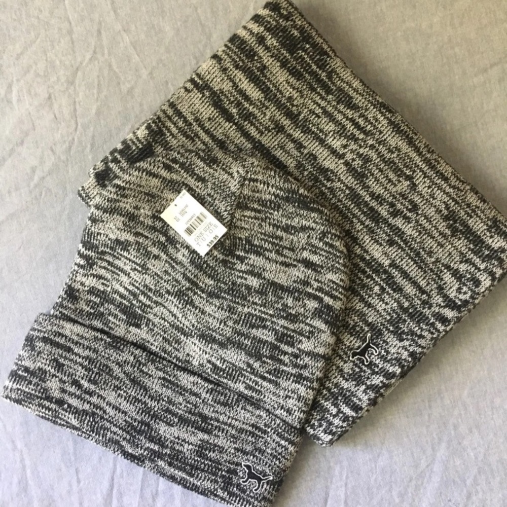 Victoria’s Secret PINK beanie and scarf set